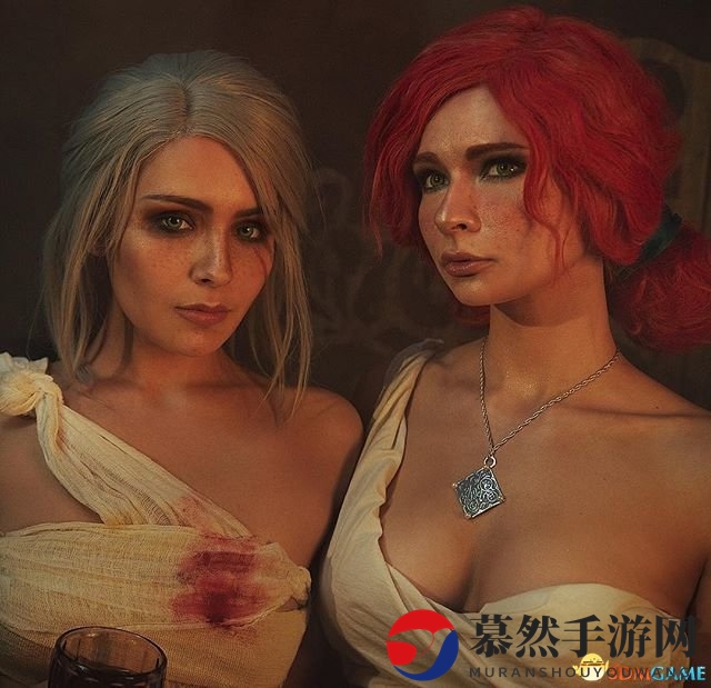 《巫师3》特莉丝新Cos美图 美女酥胸半露性感无比