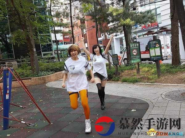 螺旋猫Coser穿电竞战队服秀身材 前凸后翘吸睛